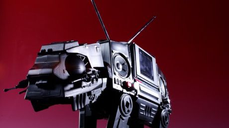 Maszyna krocząca z Gwiezdnych Wojen jako boombox 1