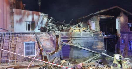 Chełmża: wybuch gazu. Strażacy przeszukują gruzowisko