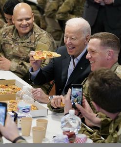 Joe Biden spotkał się z żołnierzami. Poczęstowali go pizzą