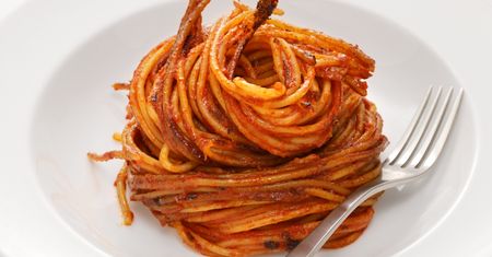 Spalone spaghetti klasykiem kuchni włoskiej. Sekret smaku tkwi w tej metodzie