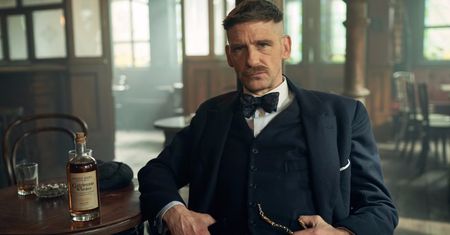 Serial stał się jego rzeczywistością? Gwiazdor "Peaky Blinders" na dnie