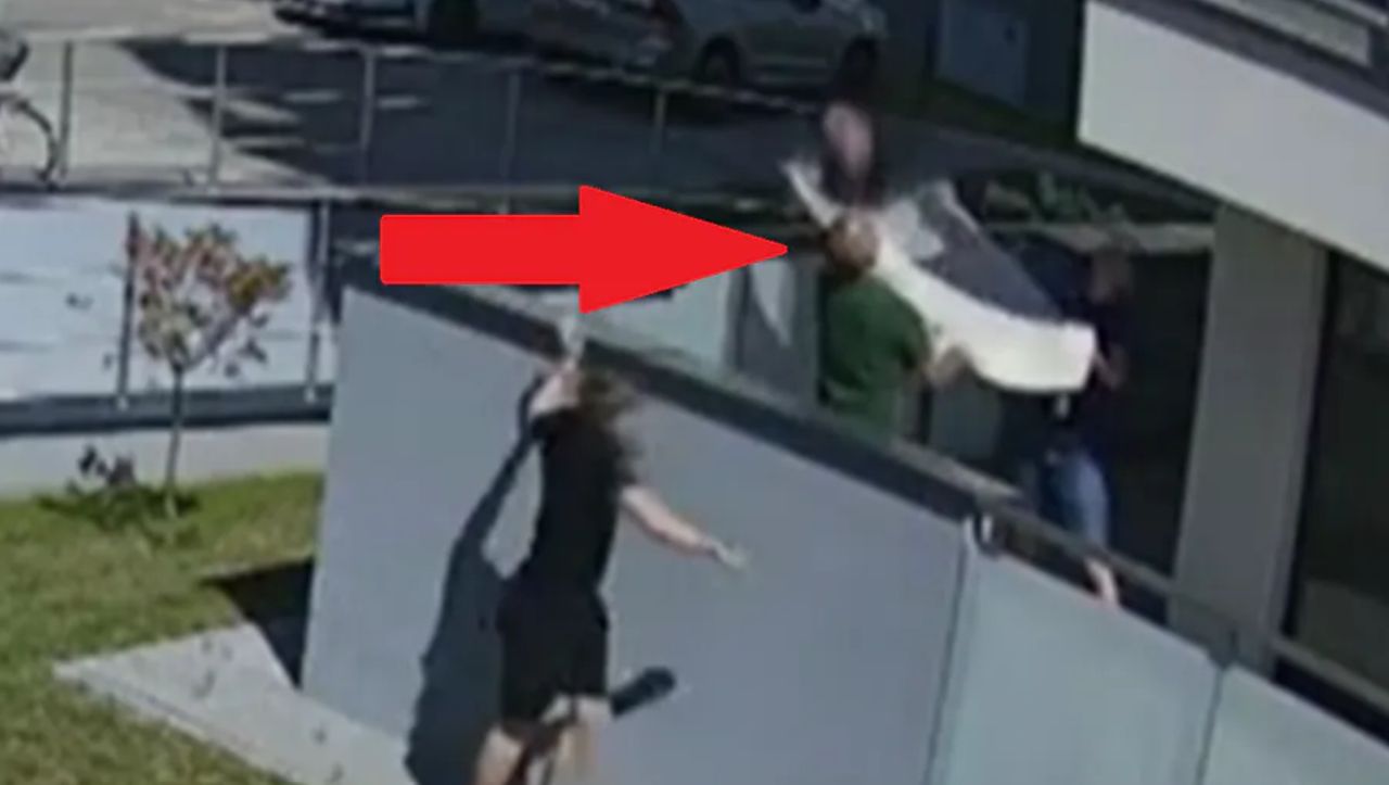 4-latka spadła z balkonu. Matka usłyszy zarzuty. Jedno zaskakuje