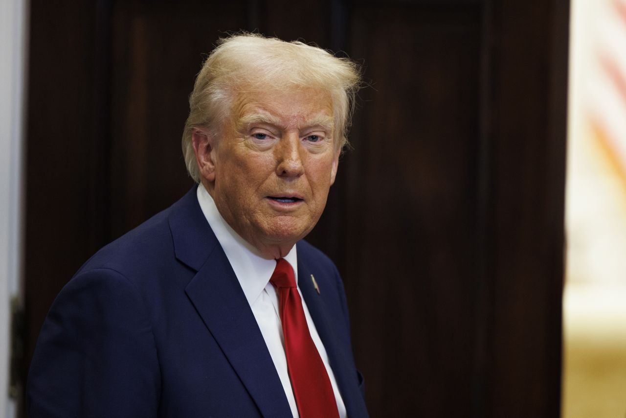 Trump hints at more Russia sanctions; weapon aid to Ukraine in question