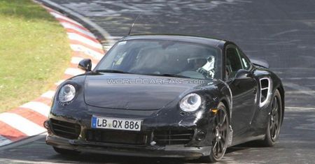 2014 Porsche Turbo z systemem czterech kół skrętnych