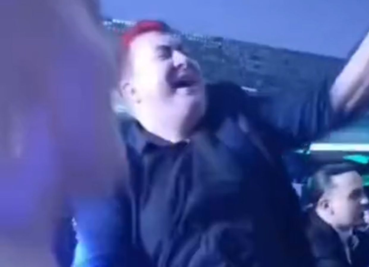 Tańczył z uczniami do sprośnej piosenki. Wideo robi furorę w sieci