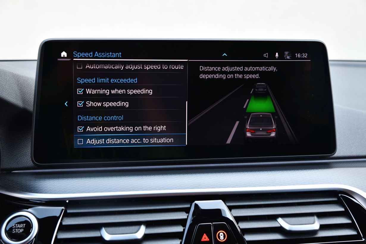Pierwsza jazda BMW 545e: nowy napęd i funkcje Connectivity z nową aplikacją my BMW 7