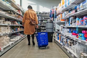 Sprzedaż detaliczna w grudniu. "Konsumpcja słabnie"