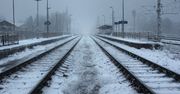 Wykolejenie pociągu z olejem napędowym pod Warszawą – mróz -20°C i 22 zastępy straży w akcji