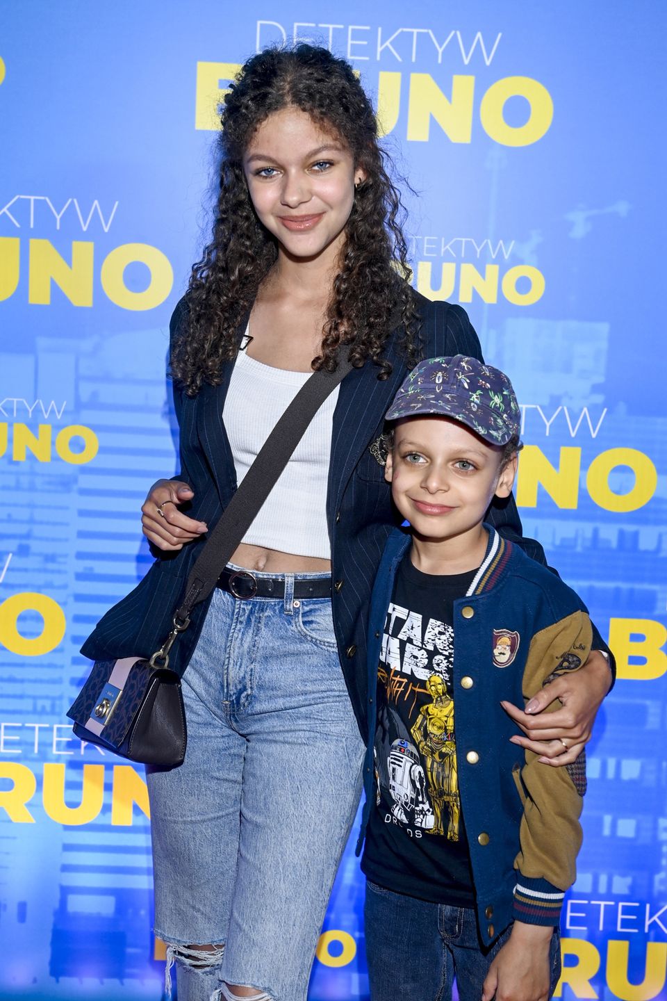 Emilia Dankwa z bratem na ściance 