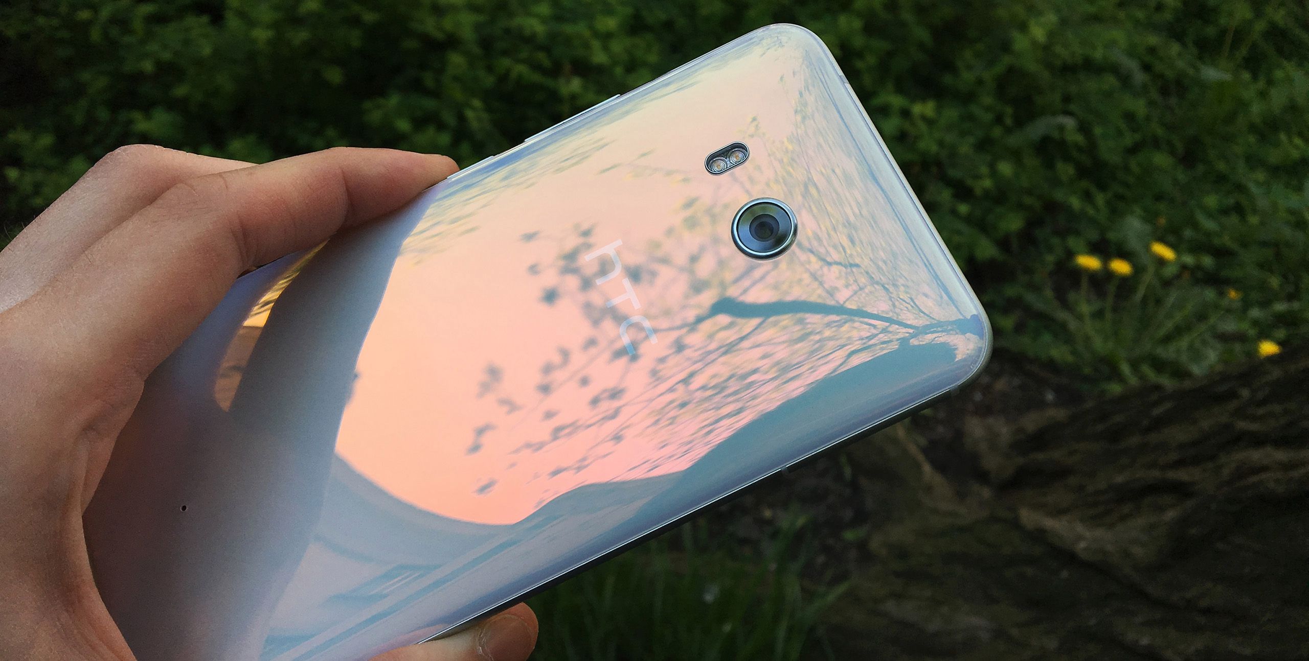 HTC U11 w naszych rękach. Jest piękny i skrajnie niepraktyczny 2