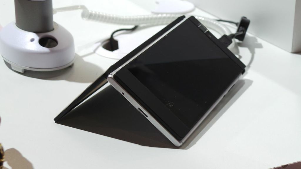 NEC Medias W - smartfon, który w każdej chwili może stać się tabletem [hands-on]