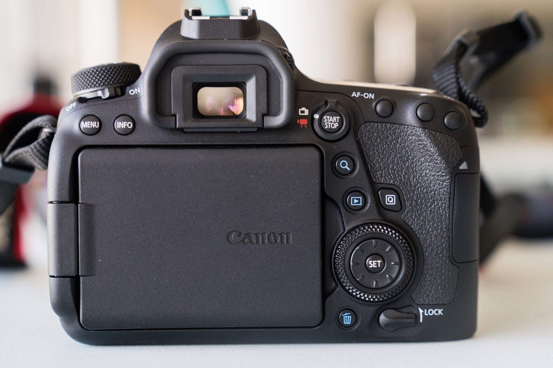 Canon EOS 6D Mark II - budżetowa pełna klatka powraca. Pierwsze wrażenia 19