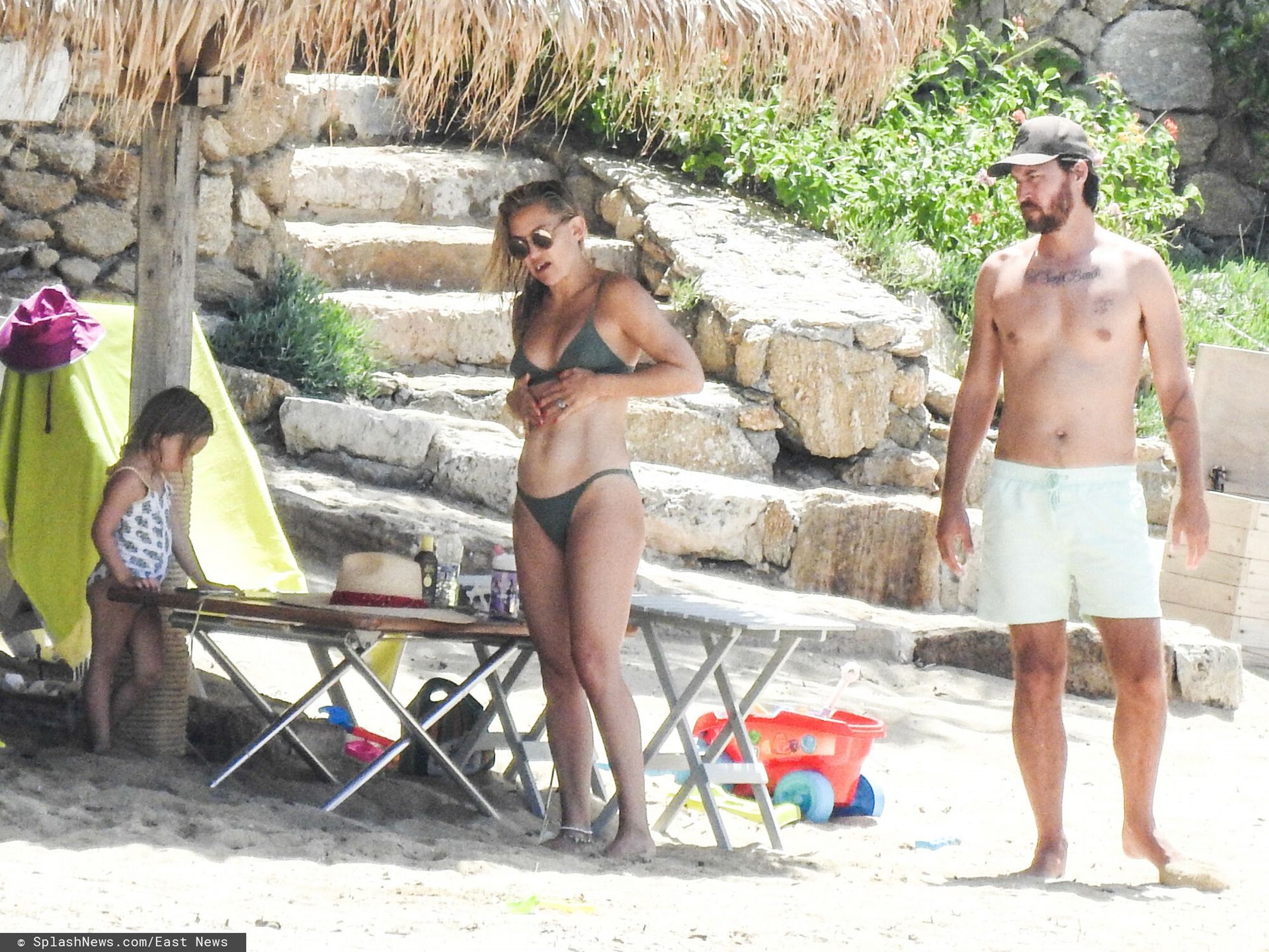 Kate Hudson relaksuje się na plaży