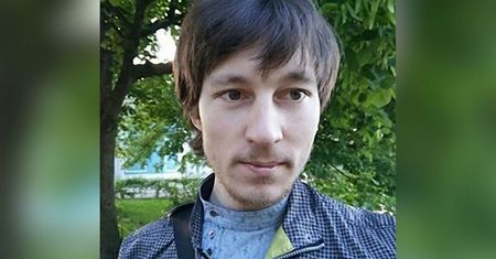 Prowadzi "Dom Rosyjski". Paczka eksplodowała mu w rękach