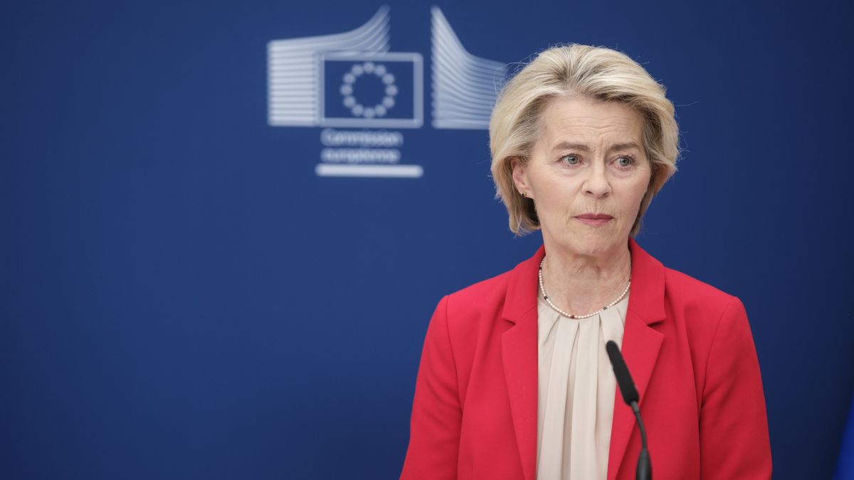 BRUSSELS, BELGIUM - JUNE 10: President of the European Commission Ursula von der Leyen talks to the media in the Berlaymont, the EU Commission headquarter on June 10, 2025 in Brussels, Belgium. Today, the European Commission has proposed an 18th package of sanctions against Russia for its invasion of Ukraine. (Photo by Thierry Monasse/Getty Images)