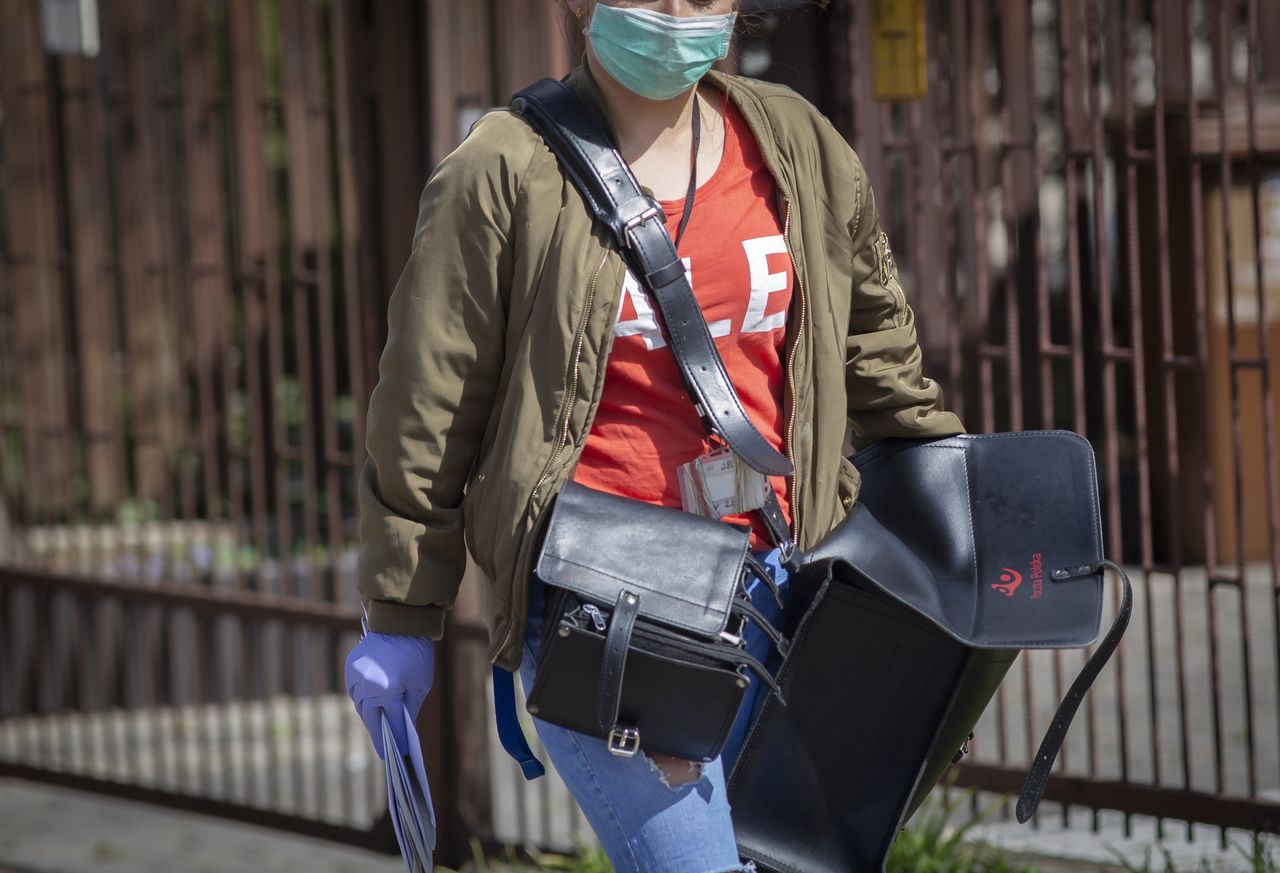 Zwolnienie wysłane pocztą ważne dopiero po epidemii. Kruczek w "tarczy antykryzysowej"