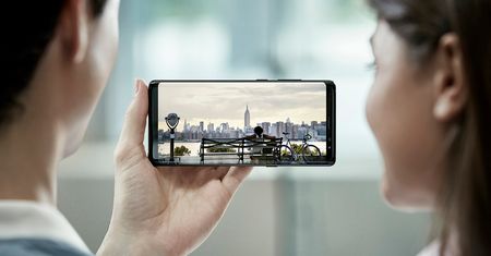 #wSkrócie: Note 8 ze słuchawkami AKG, nowe zdjęcia LG V30 i Xperii XZ1 oraz "rewolucyjny" aparat do selfie