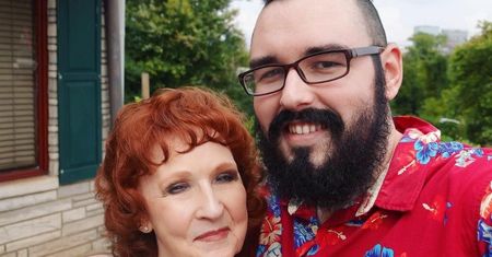 Zakochanych dzielą 53 lata RÓŻNICY. Wzięli ślub, gdy on miał 18 lat, a ona 71. "Wiek NIE MA dla nas znaczenia"