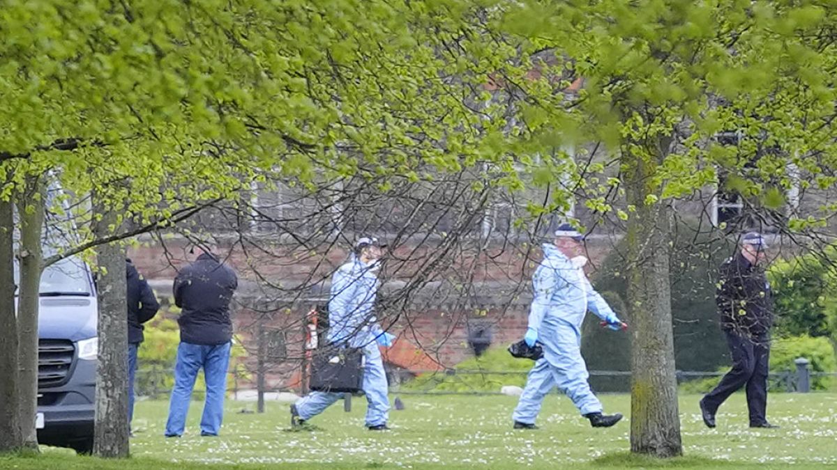 Policja bada porzucone przedmioty