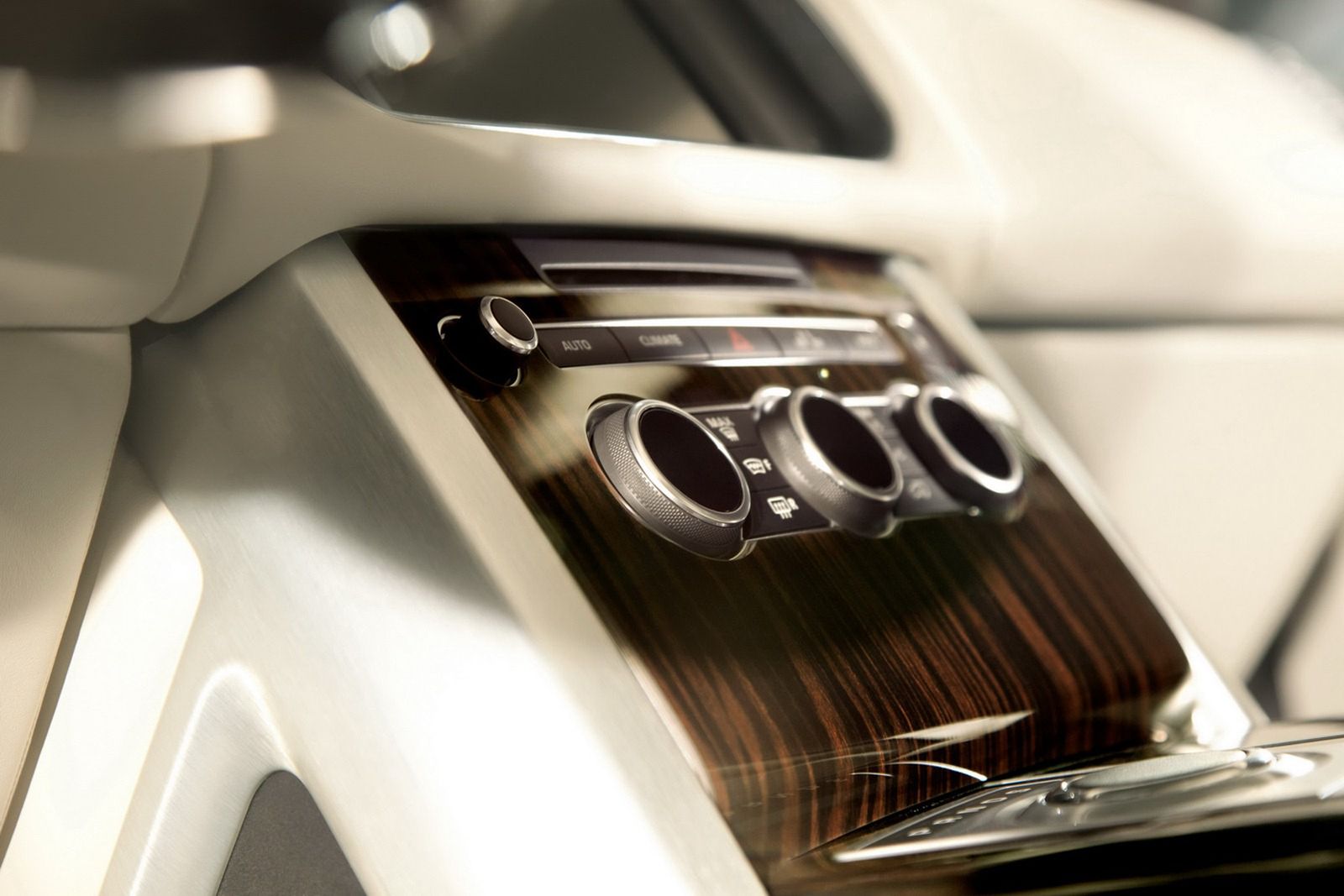 Nowy Ranger Rover (2013) w obszernej galerii 19