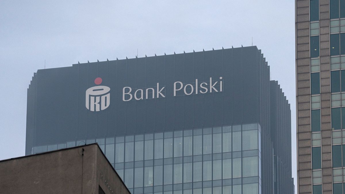 A PKO Bank Polski SA office building in Warsaw, Poland, on Wednesday, Jan. 7, 2026. Poland's central bank is due to announce its next interest rate decision on Jan. 14. Photographer: Damian Lemanski/Bloomberg via Getty Images