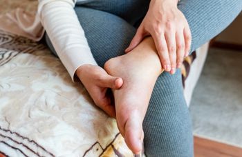 Spójrz na swoje nogi. To może być cichy objaw niewydolności serca