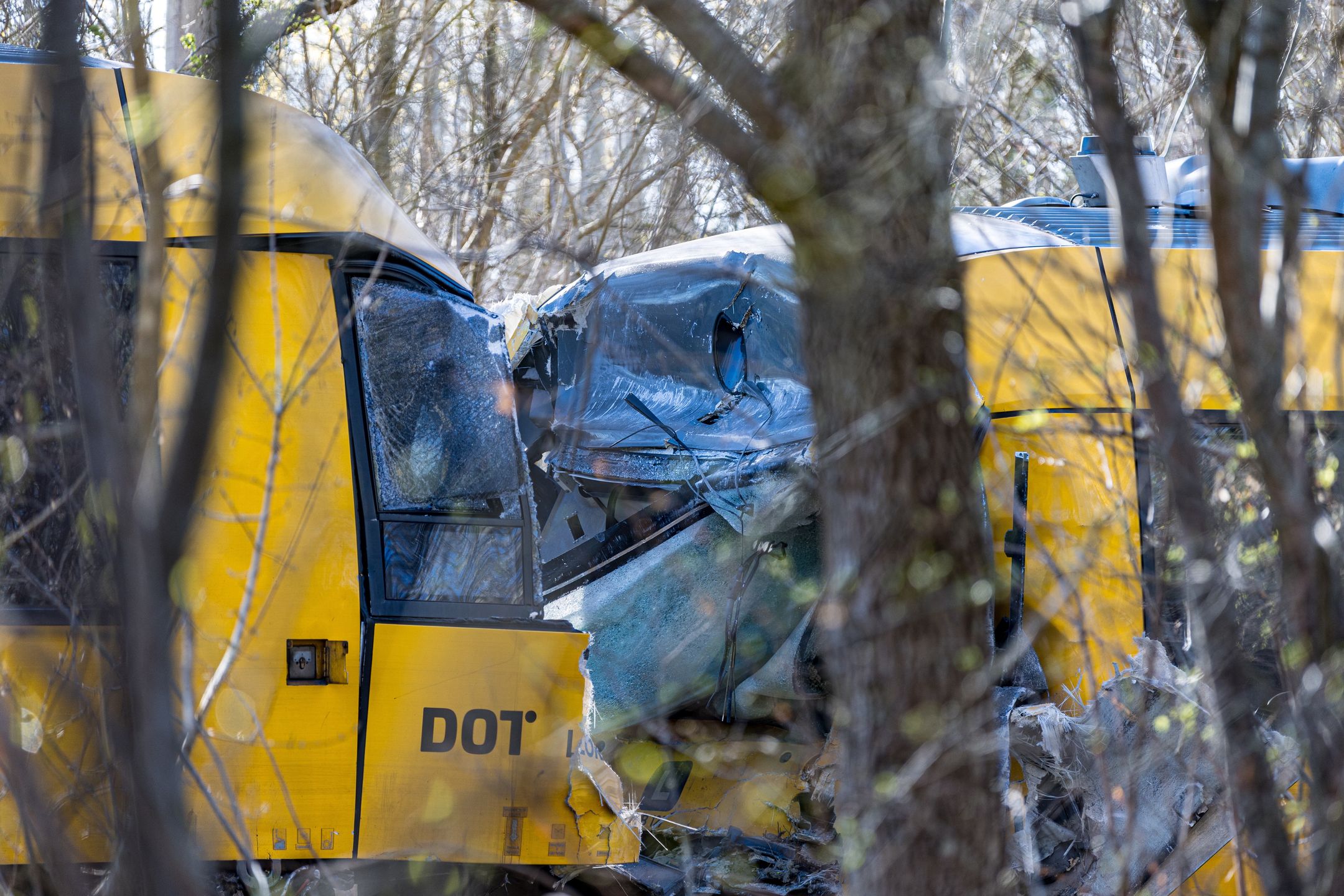 Damages at the accident scene after two trains collided between Hilleroed and Kagerup at Isteroedvejen, Denmark, 23 April 2026. There are reports of personal injuries, according to the duty officer at North Zealand Police. Kagerup is located on the Gribskov Line between Hilleroed and Helsinge. EPA/STEVEN KNAP DENMARK OUT Dostawca: PAP/EPA.