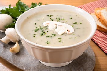 Jak zrobić zupę pieczarkową? Prosty przepis na aromatyczny obiad