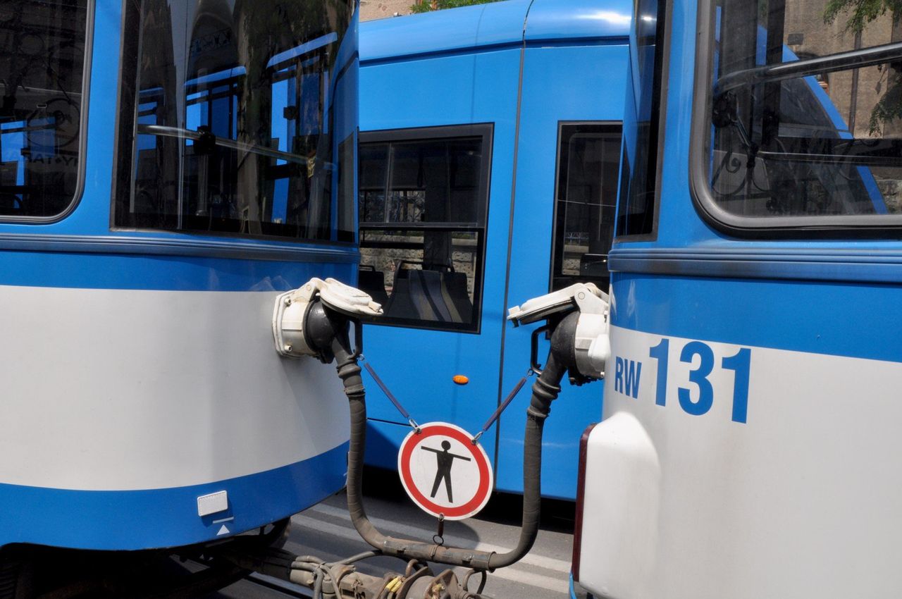 Kraków: Tramwaje nadal nie jeżdżą na Ruczaj. Awaria w tej części Krakowa trwa od dwóch dni. Pasażerowie zdezorientowani
