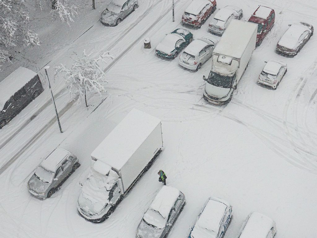 Zimowe obowiązki kierowców. Można dostać 500 zł mandatu