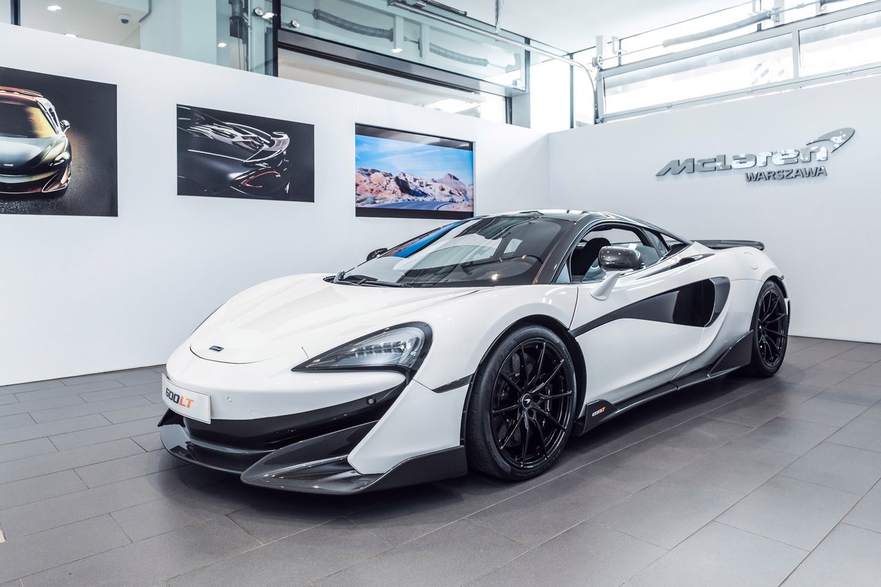 600LT to najnowszy model marki. Otwarcie warszawskiego salonu McLarena jest jedną z pierwszych okazji na świecie do zobaczenia go na własne oczy (fot. Konrad Skura)