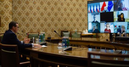"Nie wiemy, kto kieruje walką z pandemią". Prof. Filipiak o odejściu członków Rady Medycznej
