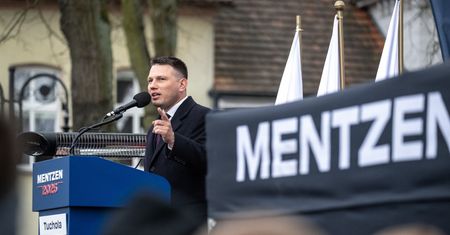 Mentzen o Trzaskowskim: Ładnie się uśmiecha