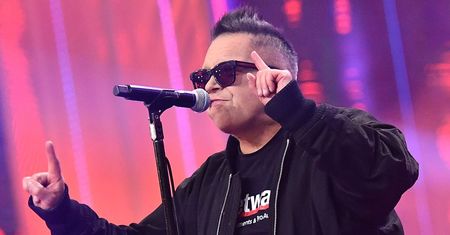 Muniek Staszczyk ostrzega przed opętaniami. "Rzuca ludźmi, niektórzy lewitują"