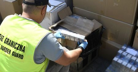 Wpadli na bazarku. Mnóstwo trefnych papierosów i alkoholu