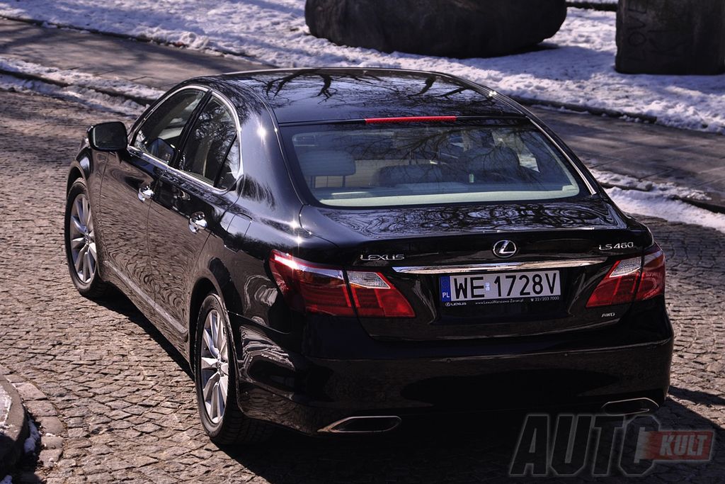 Lexus LS460 (Fot. Marcin Pogorzelski)