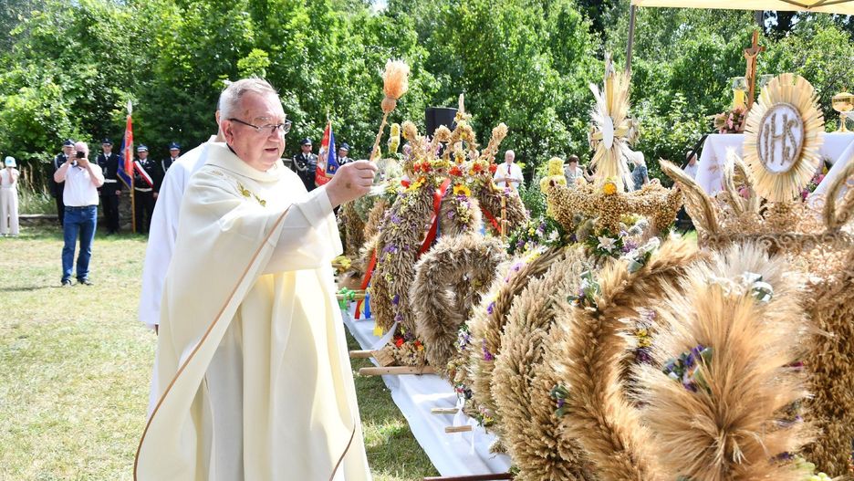 Dożynki 2025 w gminie Chęciny. Poświęcenie wieńców dożynkowych.