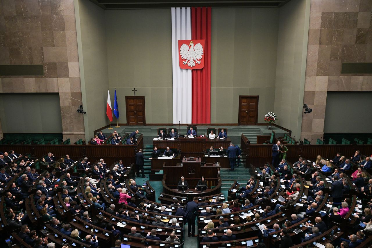 Gorący dzień w Sejmie. Transmisja na żywo