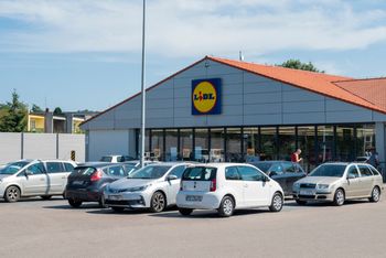 Nowy system na parkingach Lidla. Oto na czym polega