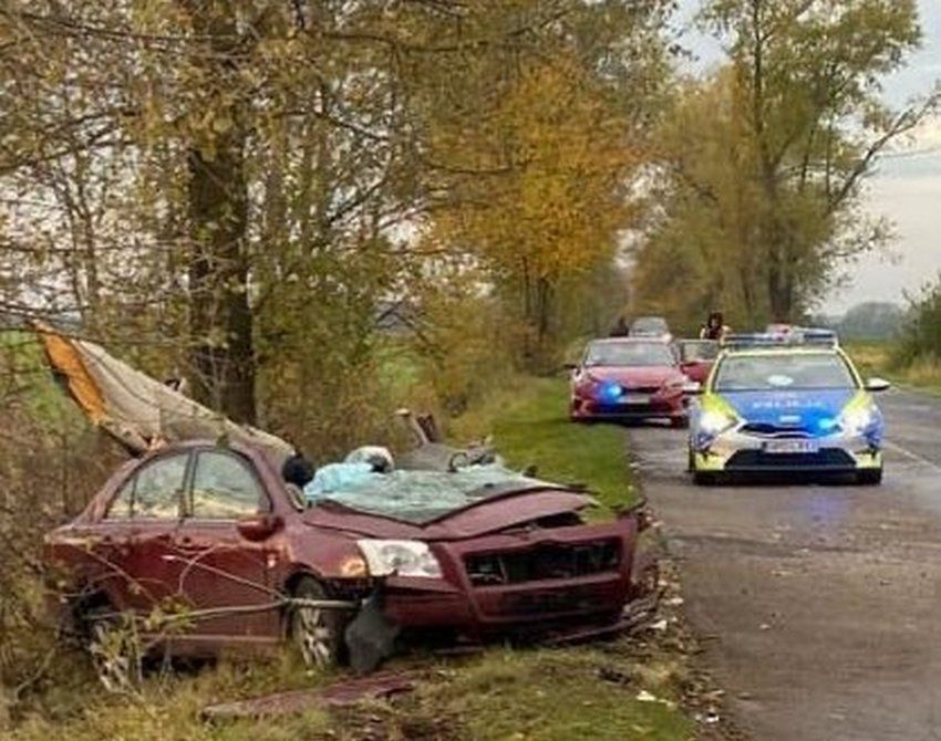 Marcinów: Kierowcę zabrał śmigłowiec LPR. Doznał on poważnych obrażeń