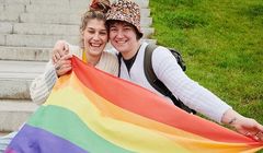 Kampania Przeciw Homofobii sprawdziła, jak szybko da się kupić w Polsce tęczową flagę
