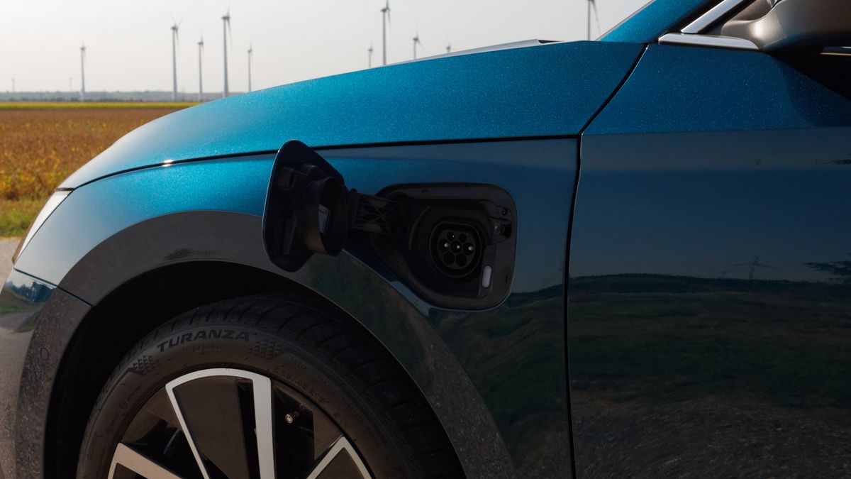 Hybrydy plug-in obniżają emisję CO2. Ale tylko wtedy, gdy są naładowane