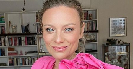 Boczarska zachwyciła w różowej sukni z polską metką. Takiego rozcięcia na nogę jeszcze nie widzieliśmy