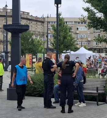 Łódź: Nerwowo na pl. Wolności. Ekspedientka Żabki podrapała klienta po twarzy