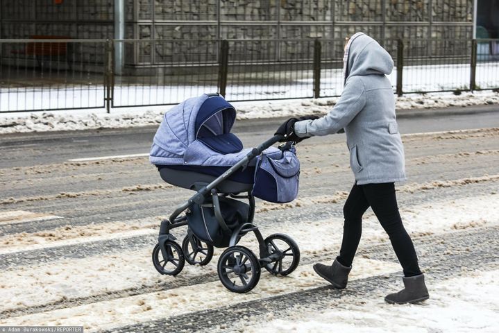 Nowe świadczenie dla rodziców. Wyjaśniamy, kto może liczyć na dodatkowe pieniądze