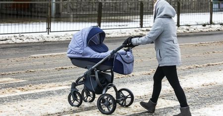 Tusk potwierdza "babciowe". "1500 złotych miesięcznie dla matek"