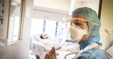 Sparaliżowany mężczyzna poruszył dłonią i poczuł dotyk. Dzięki implantowi mózgowemu