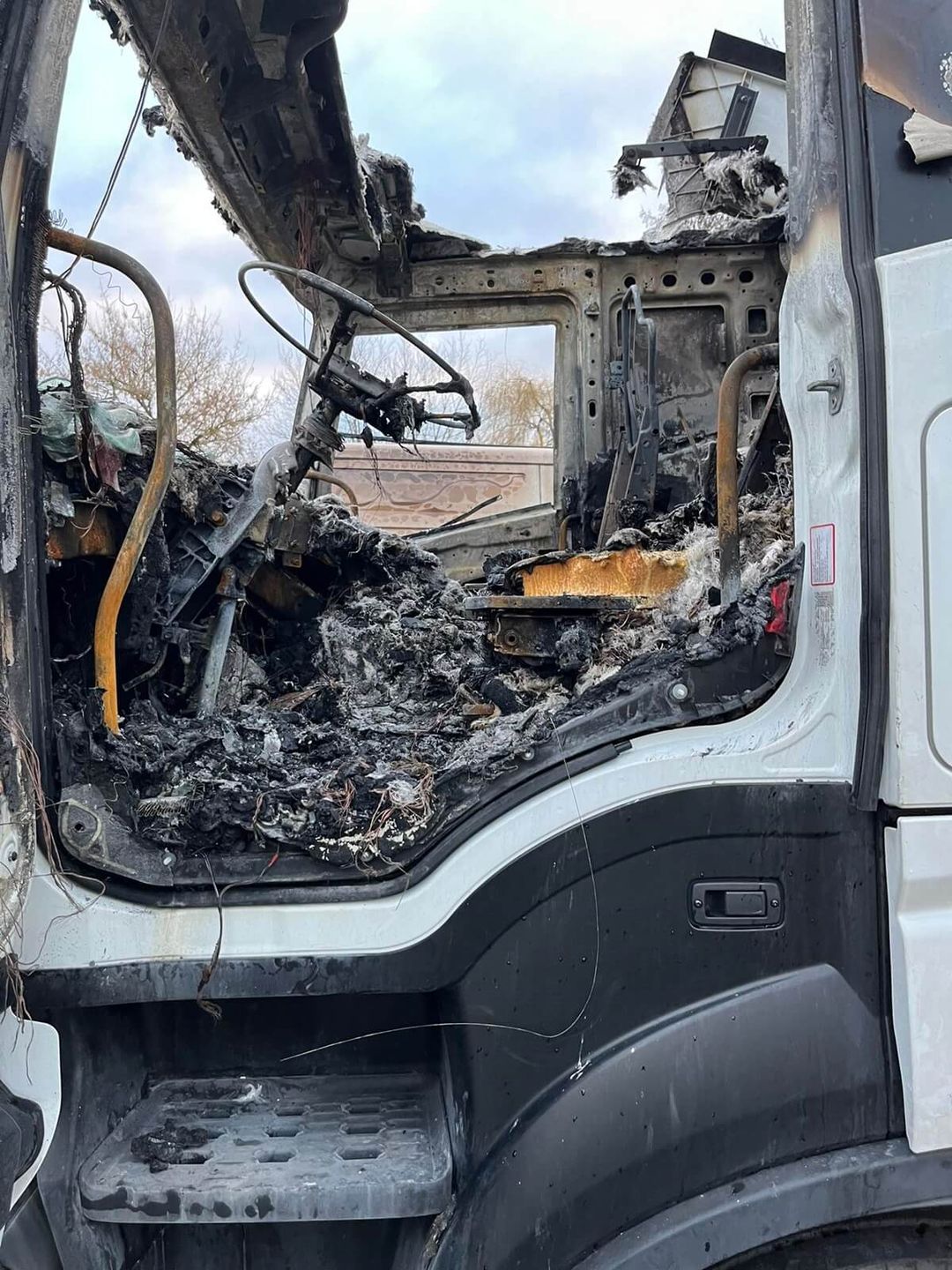 Spalony ciągnik siodłowy Iveco