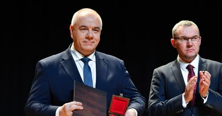 Jacek Sasin z medalem. Wyróżniła go Poczta Polska