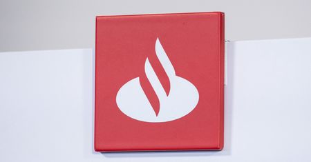 Santander Bank ostrzega przed telefonami. Podał trzy zasady